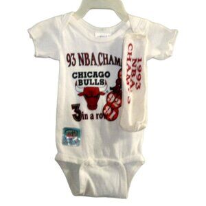 Vintage 1993 NBA Champs CHICAGO BULLS infant one piece cotton outfit & socks 12M
